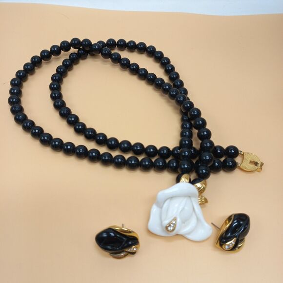 KJL for Avon  Midnight Rose  Beaded Necklace Earrings  Black and White Roses - Picture 7 of 9